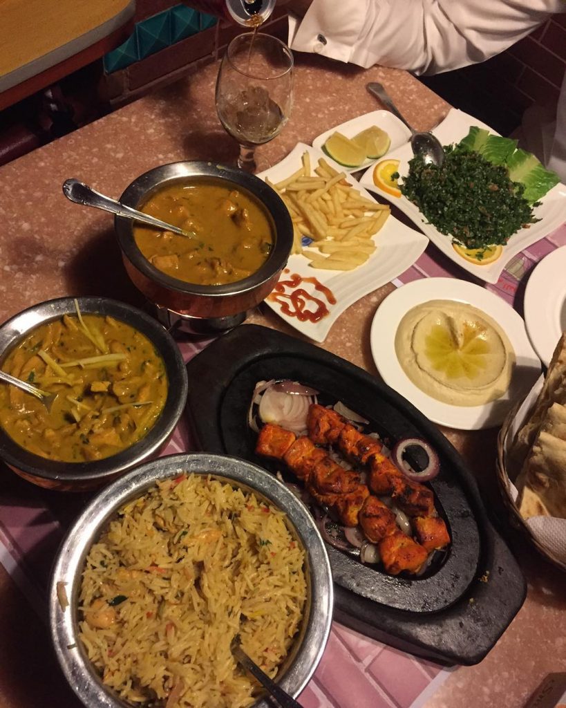 اطباق مطعم الكوخ الهندي